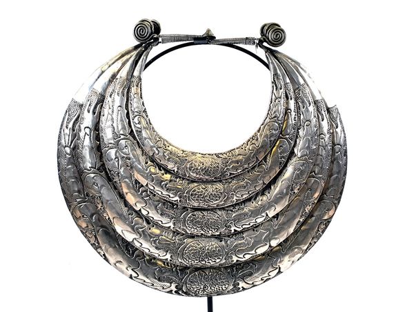 https://mom.maison-objet.com/en/product/12695/chinese-minority-headdress-and-jewelry