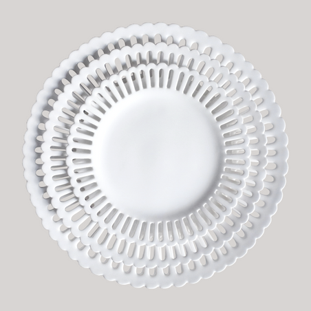 https://mom.maison-objet.com/fr/produit/45396/assiette-ajouree-bourg-joly
