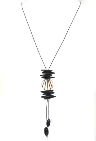https://mom.maison-objet.com/fr/produit/85291/pendentif-atakames