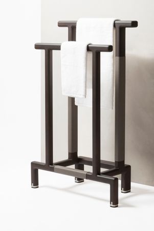 https://mom.maison-objet.com/fr/produit/118157/porte-serviettes-lloyd