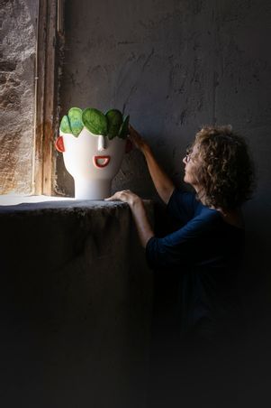https://mom.maison-objet.com/fr/produit/120425/carmelina-seller-of-prickly-pears