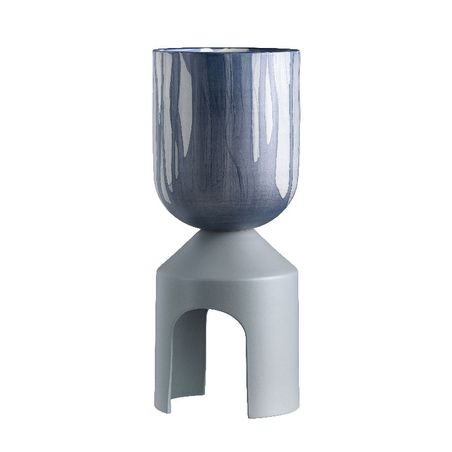 https://mom.maison-objet.com/en/product/21310/krater-vase