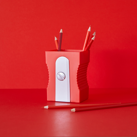 https://mom.maison-objet.com/fr/produit/10808/pot-a-crayons-sharpener-rouge