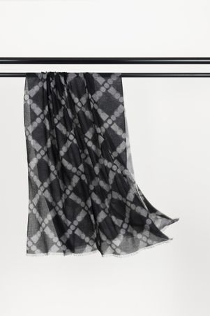 https://mom.maison-objet.com/en/product/136288/scarves-by-hirose-dyeworks