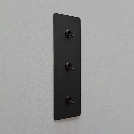 https://mom.maison-objet.com/en/product/137242/triple-3x-vertical-toggle-switch-bronze