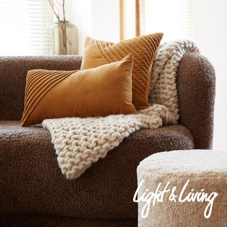 https://mom.maison-objet.com/en/product/12650/throw-knittted