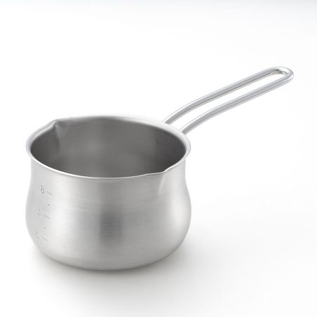 https://mom.maison-objet.com/fr/produit/1292786/casserole-pour-lait-en-acier-inoxydable-yoshikawa