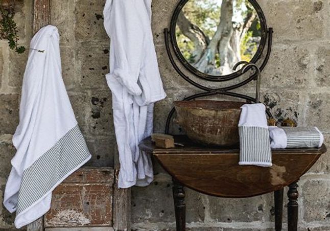https://mom.maison-objet.com/en/product/79167/bath-linen-in-pure-cotton-terry-with-pure-linen-border-bauhaus