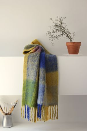 https://mom.maison-objet.com/fr/produit/52877/echarpe-prados