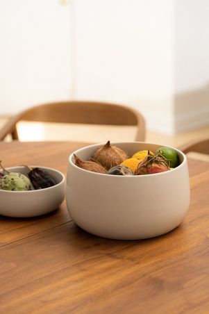 https://mom.maison-objet.com/en/product/1355146/stoneware-serving-bowl-120-oz