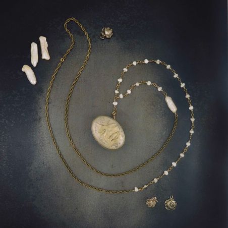 https://mom.maison-objet.com/fr/produit/1377282/unique-piece-religious-object-collection