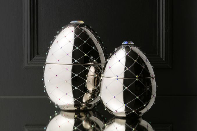 https://mom.maison-objet.com/en/product/1417950/silver-egg-shape-candle