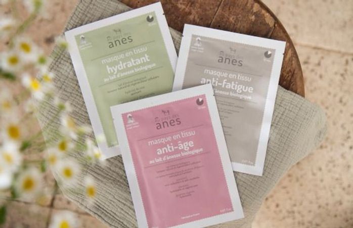 https://mom.maison-objet.com/fr/produit/1422416/masque-en-tissu-a-usage-unique-au-lait-d-anesse-bio