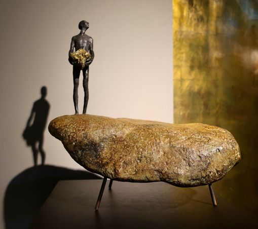 https://mom.maison-objet.com/en/product/1432424/man-on-rock