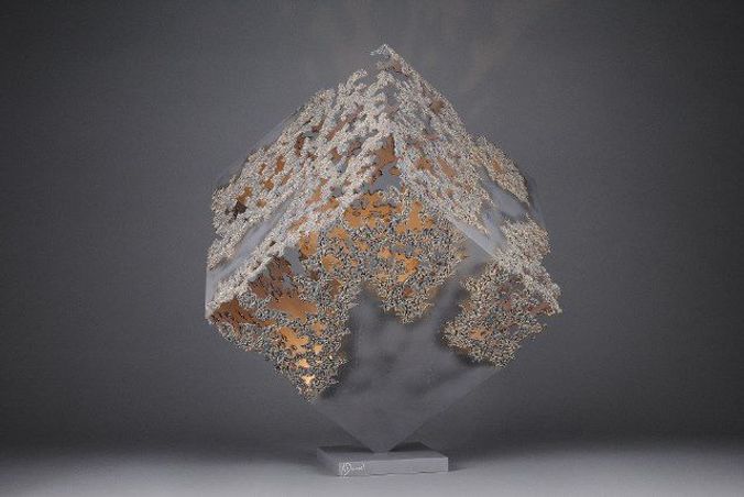 https://mom.maison-objet.com/fr/produit/1433022/sculpture-lumineuse-en-acier-motif-couture