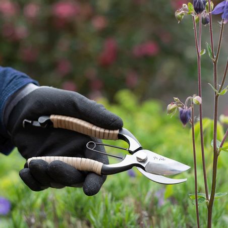 https://mom.maison-objet.com/en/product/1433136/niwaki-fujimaki-rattan-secateurs