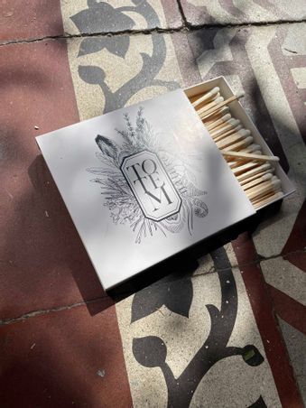 https://mom.maison-objet.com/en/product/129141/decorative-matchsticks-long-design-60-matches