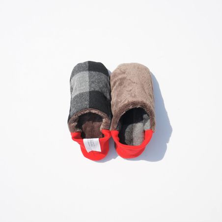 https://mom.maison-objet.com/en/product/1439870/japan-made-reversible-room-shoes-flannel-block-plaid-x-fur