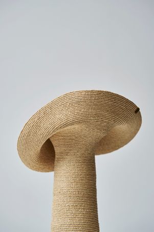 https://mom.maison-objet.com/fr/produit/1439882/lapel-raffia-fix-the-collar-to-bring-flowers-to-life