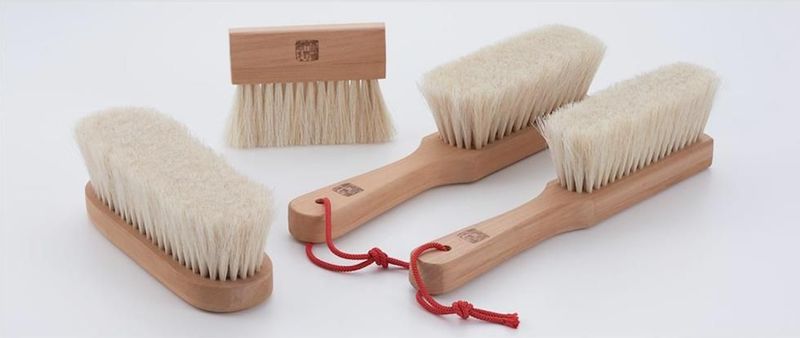 https://mom.maison-objet.com/en/product/1453416/uno-brush