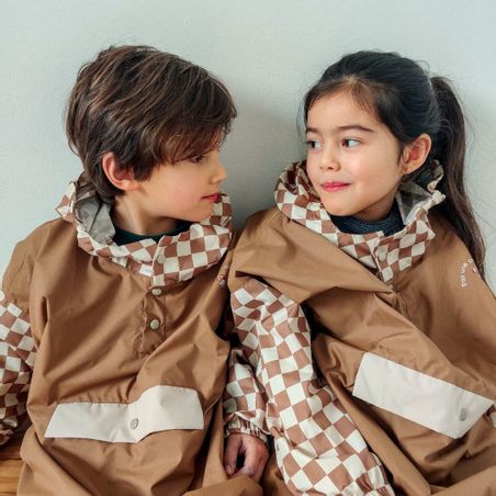https://mom.maison-objet.com/fr/produit/1483068/poncho-de-pluie