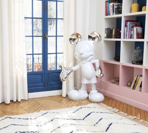 https://mom.maison-objet.com/fr/produit/43416/objet-de-decoration-mickey-welcome-bicolore-echelle-1