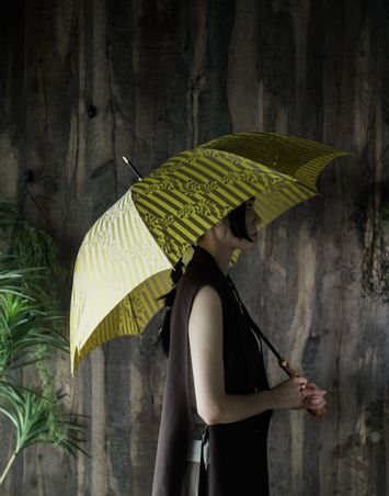 https://mom.maison-objet.com/fr/produit/12965/parapluie-de-tokyo-en-no-okage-grace-au-destin