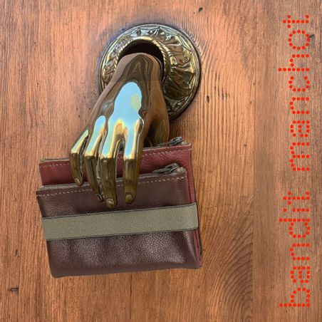 https://mom.maison-objet.com/en/product/74036/siamoise-pouch-s-m-ize