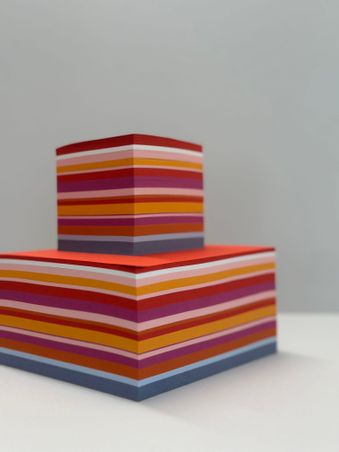 https://mom.maison-objet.com/fr/produit/14036/gmund-cube-stripes-happiness