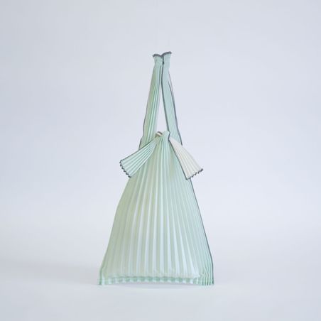 https://mom.maison-objet.com/fr/produit/4292/sac-pleco-taille-s-a-plis-verticaux-bioplastique-polyester-recycle
