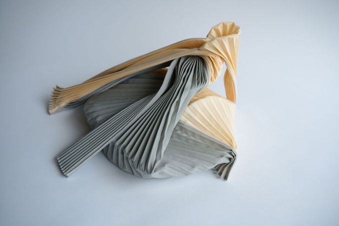 https://mom.maison-objet.com/en/product/4287/pleco-pleated-bag-size-l-bioplastic-recycled-polyester