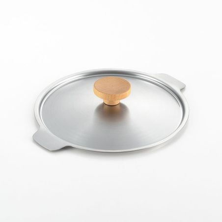 https://mom.maison-objet.com/fr/produit/1539086/couvercle-16-cm-pour-casserole-avec-deux-becs-verseurs-en-acier-inoxy