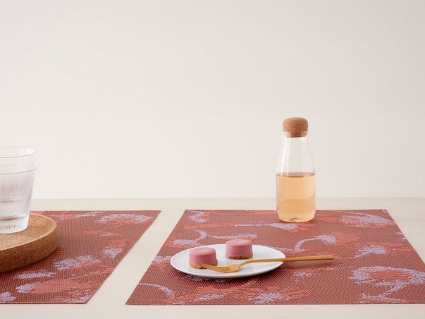 https://mom.maison-objet.com/fr/produit/1543214/set-de-table-et-tapis-botanic