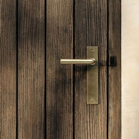 https://mom.maison-objet.com/en/product/1543966/apsley-long-plate-sprung-door-handle