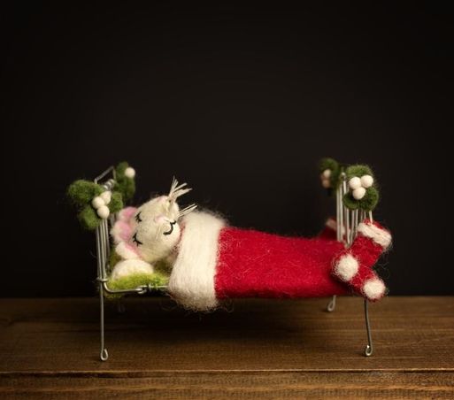 https://mom.maison-objet.com/en/product/1545368/sleeping-mice-pair-in-bed