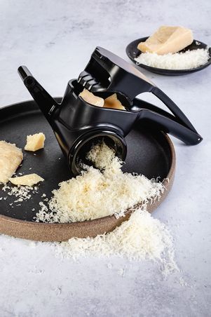 https://mom.maison-objet.com/en/product/1548070/rotary-grater