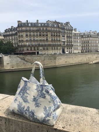 https://mom.maison-objet.com/en/product/1551516/jouy-de-fruits-tote