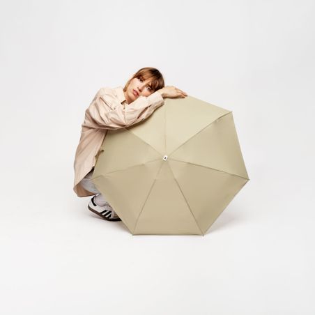 https://mom.maison-objet.com/fr/produit/1553660/micro-parapluie-vert-olive-elise