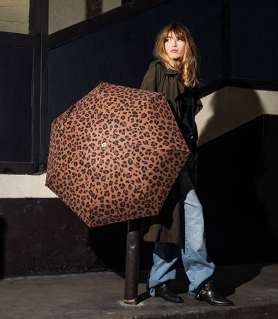 https://mom.maison-objet.com/fr/produit/1553998/micro-parapluie-leopard-aime