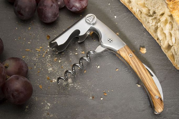https://mom.maison-objet.com/fr/produit/10964/sommelier-clos-laguiole-claude-dozorme-olivier-ebene-carbone