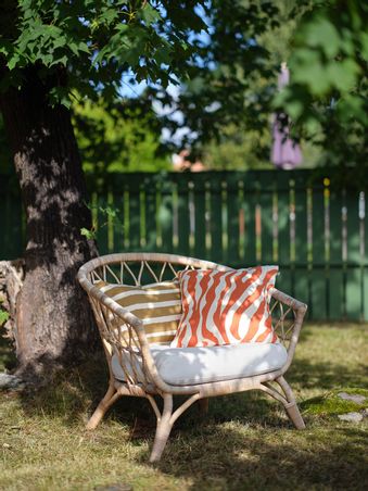 https://mom.maison-objet.com/fr/produit/116067/coussin-d-exterieur-zebra