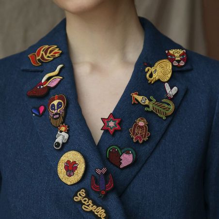 https://mom.maison-objet.com/fr/produit/89930/broches-brodees-a-la-main