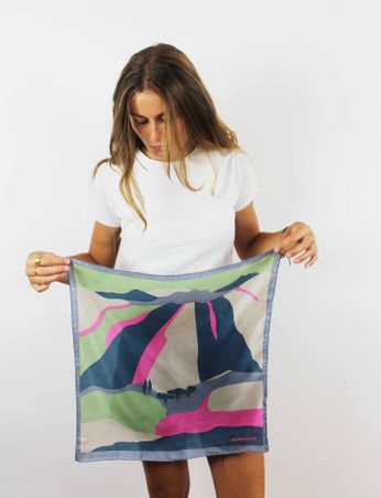 https://mom.maison-objet.com/fr/produit/1434886/foulards-en-soie-les-minis-les-belles-vagabondes