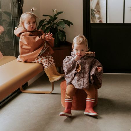 https://mom.maison-objet.com/fr/produit/1604888/poncho-de-pluie