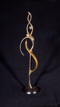 https://mom.maison-objet.com/fr/produit/1398948/entrelacs-piece-unique-bronze-venitien-100-recycle
