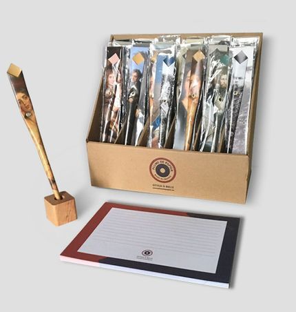 https://mom.maison-objet.com/fr/produit/1639466/48-stylos-en-papier-collection-fleurs