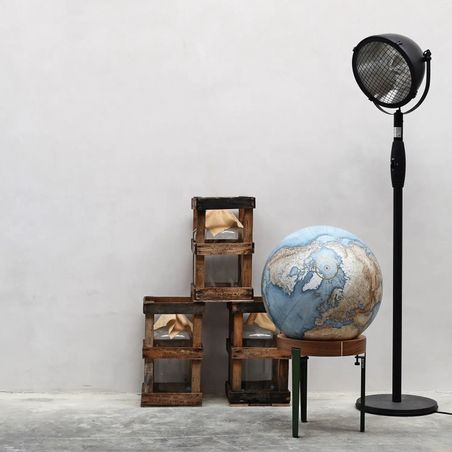https://mom.maison-objet.com/fr/produit/1663238/globe-terrestre-60-cm
