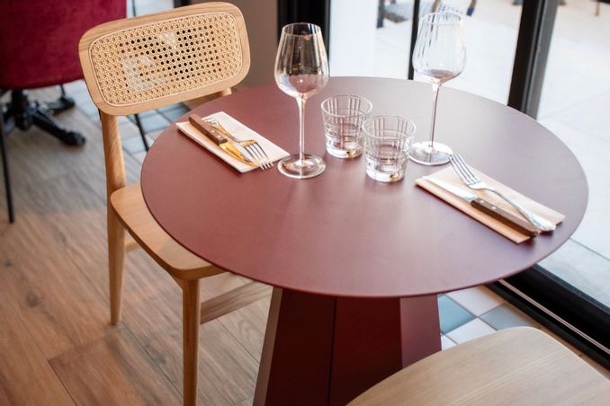 https://mom.maison-objet.com/fr/produit/1663520/table-repas-itsaso