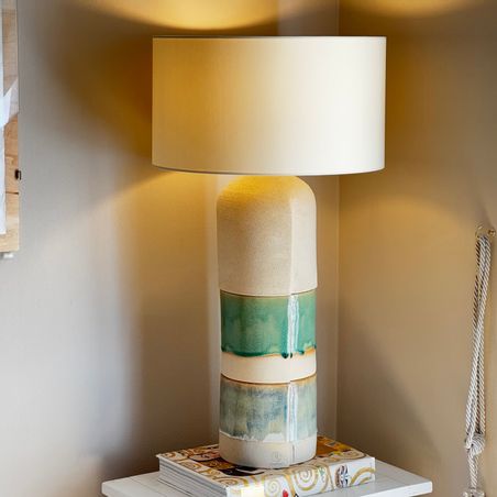 https://mom.maison-objet.com/fr/produit/1559940/lampe-totem-sculpturale-en-gres-riviera-collection