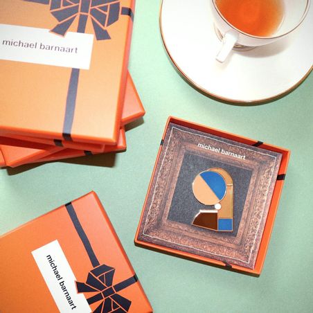 https://mom.maison-objet.com/fr/produit/1659154/la-jeune-fille-a-la-perle-broche